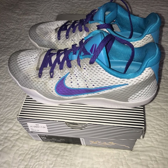 Kobe XI basketball 10M shoe 6/11/96 date wrong - Picture 4 of 8